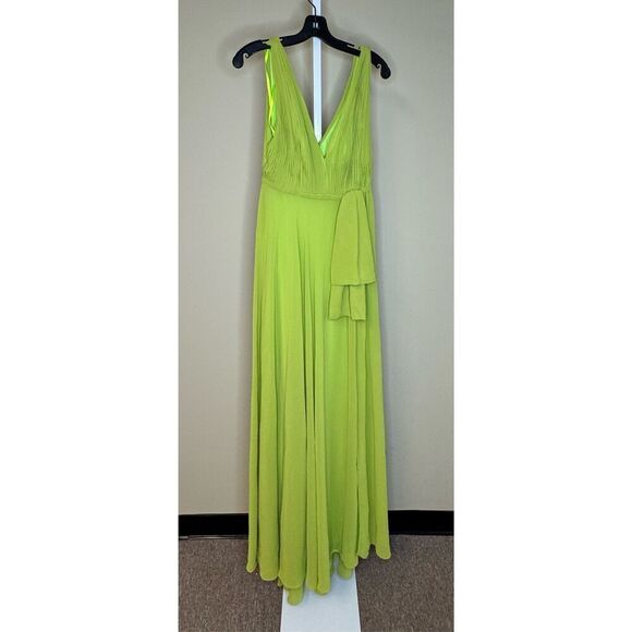 Mac Duggal NWT Sleeveless V-Neck Chiffon Gown in Apple Green Size 2